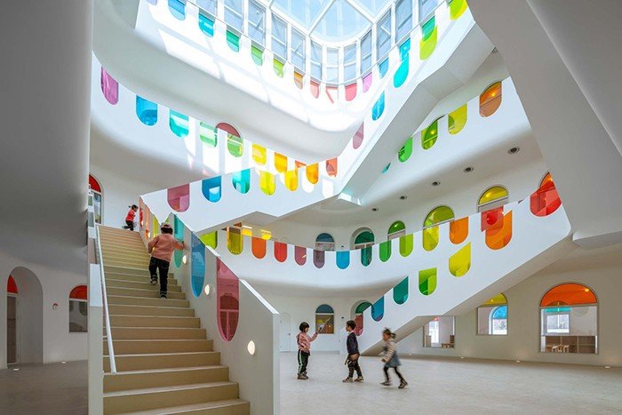 483 rainbow colored glass panels emit a rotating kaleidoscope in this playful kindergarten0003